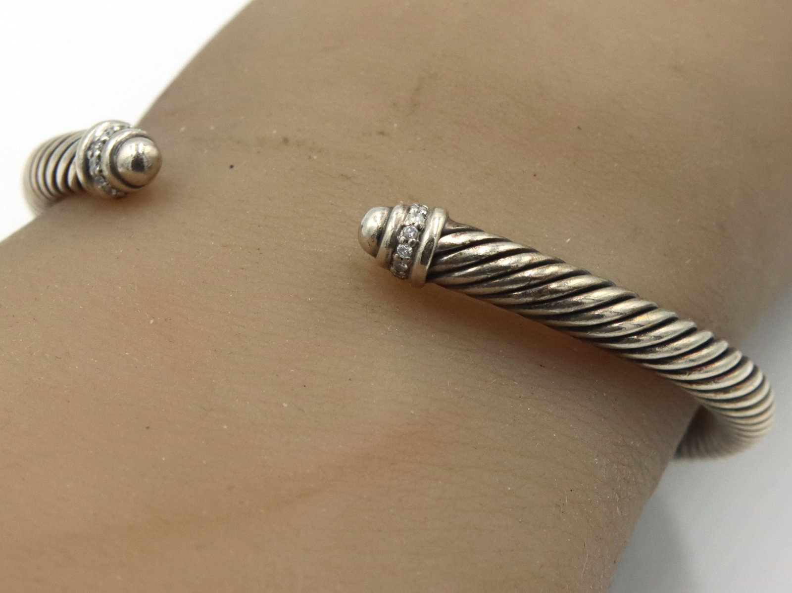 David Yurman classic cable cuff bracelet with diamonds: David Yurman classic cable cuff bracelet with diamonds in 925 sterling silver. The total weight of the bracelet is 27.1 grams.