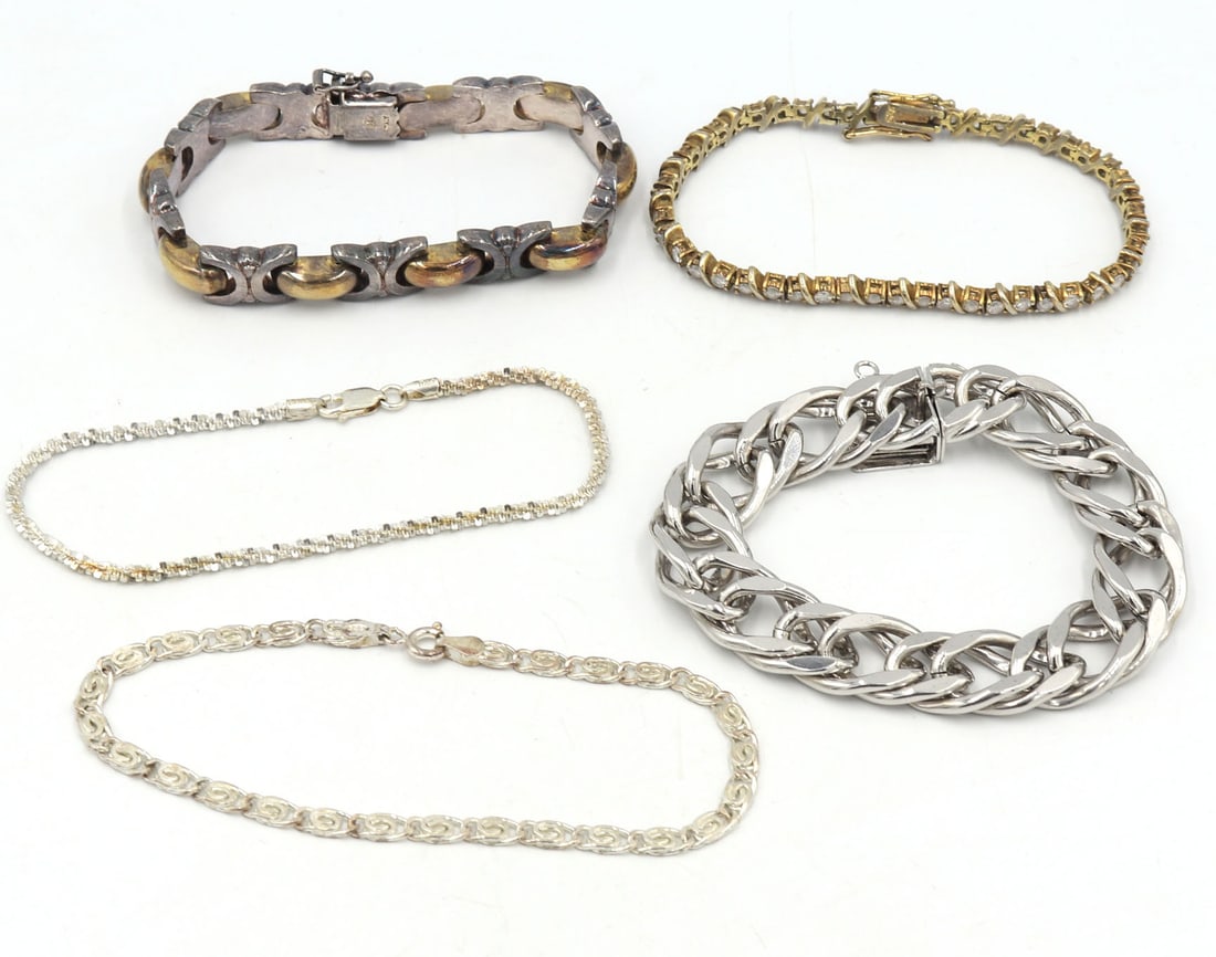 Group lot of 5 Vintage 925 sterling silver bracelets: Group lot of 5 Vintage 925 sterling silver bracelets. Total weight of lot 89.5 grams.