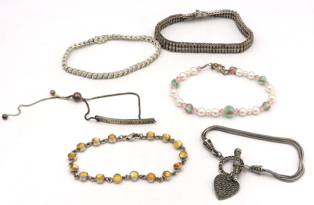 Group lot of 6 Vintage 925 sterling silver bracelets: Group lot of 6 Vintage 925 sterling silver bracelets. Total weight of lot 88.4 grams.