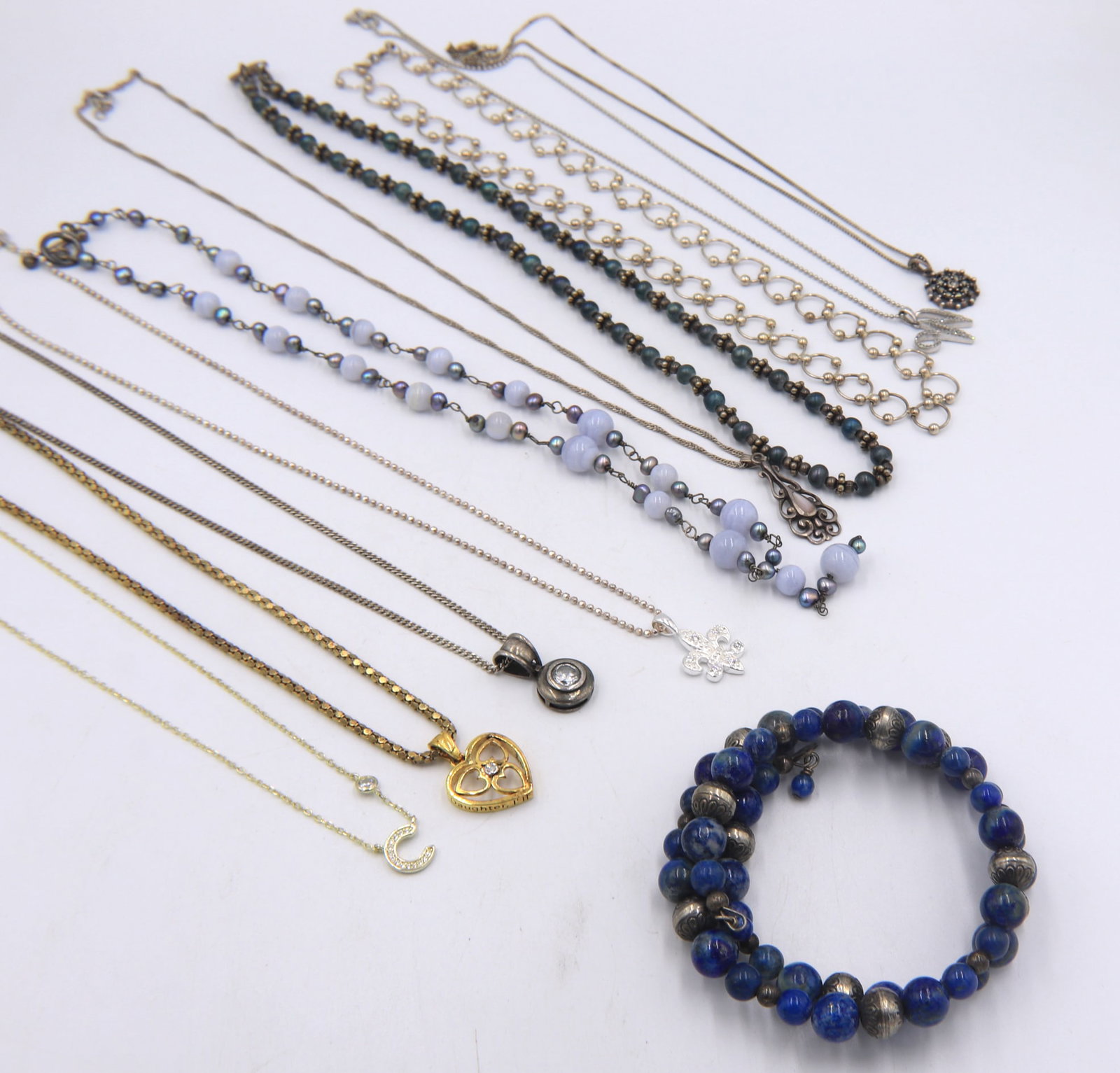 Group lot of vintage 925 sterling silver jewelry: Group lot of vintage 925 sterling silver Jewelry. Total weight of lot 102.7 grams.
