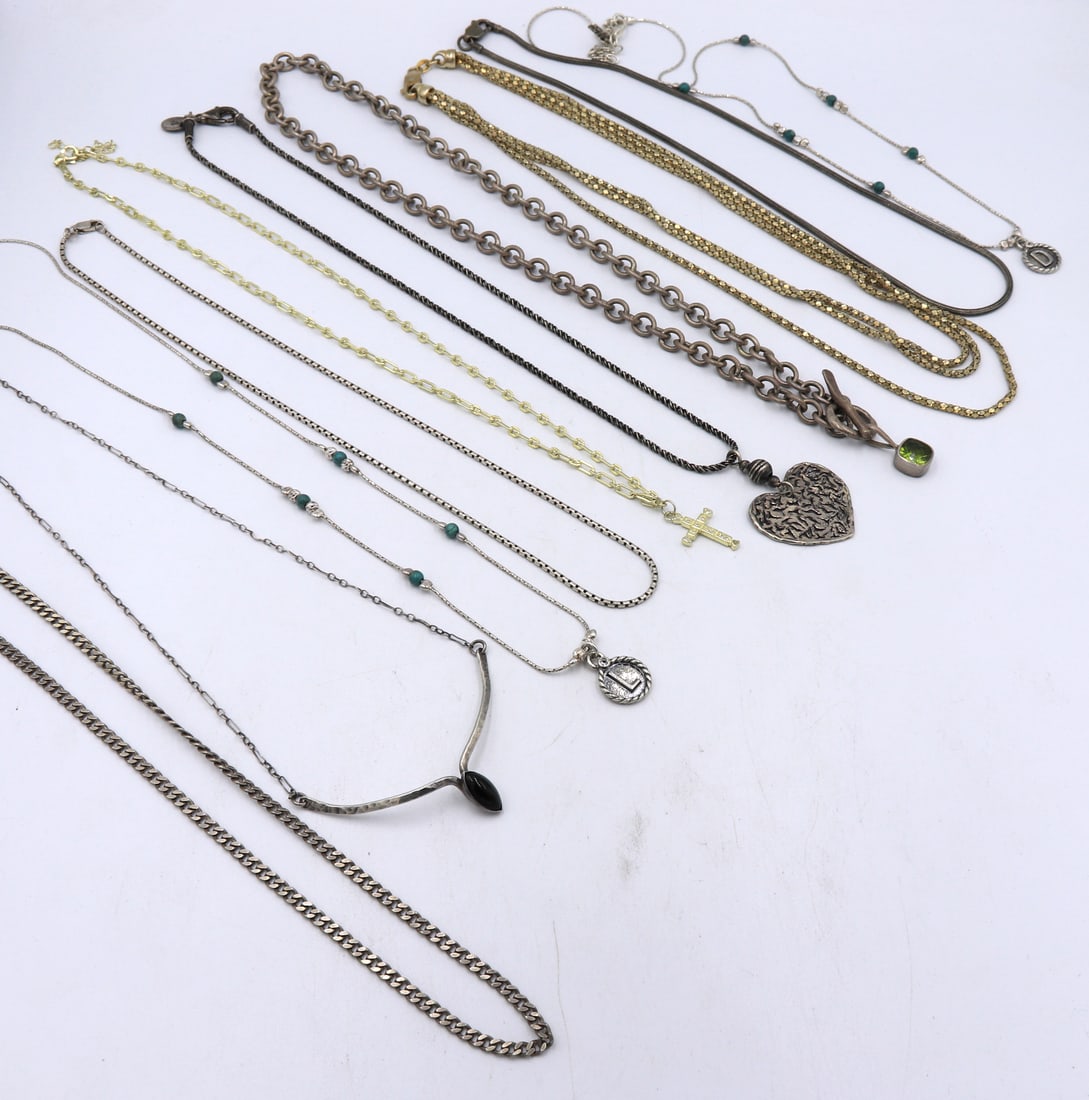 Group lot of vintage 925 sterling silver necklaces: Group lot of vintage 925 sterling silver necklaces. Total weight of lot 99.7 grams.