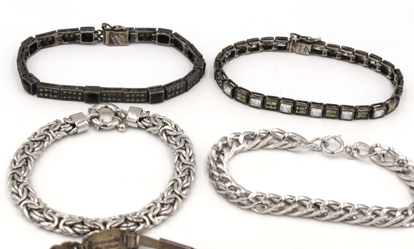Group lot of Vintage 925 sterling silver bracelets: Group lot of Vintage 925 sterling silver bracelets. Total weight of lot 97.7 grams.