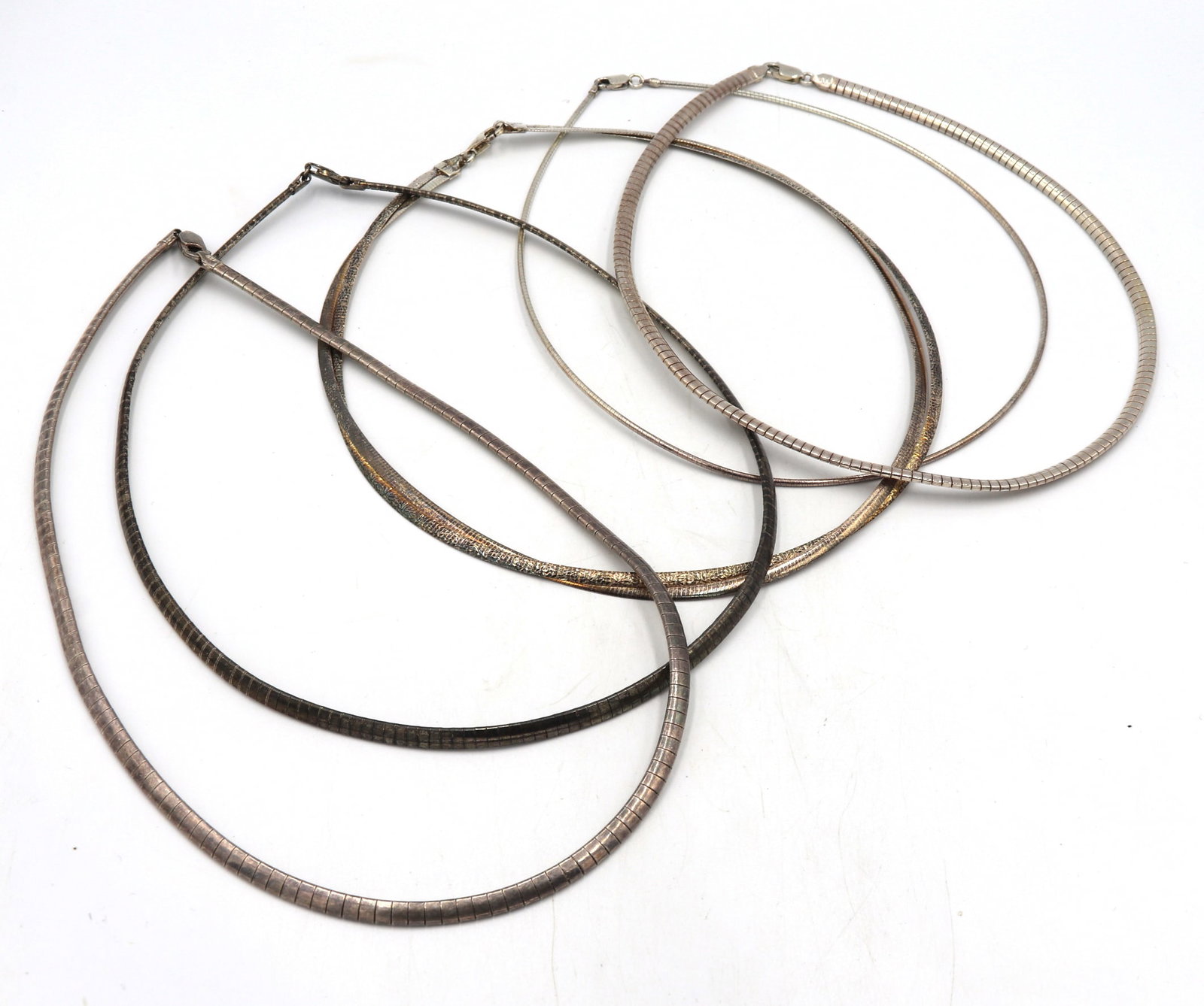 Group lot of 5 Vintage 925 sterling silver omega necklaces: Group lot of 5 Vintage 925 sterling silver omega necklaces. Total weight of lot is 87.4 grams.