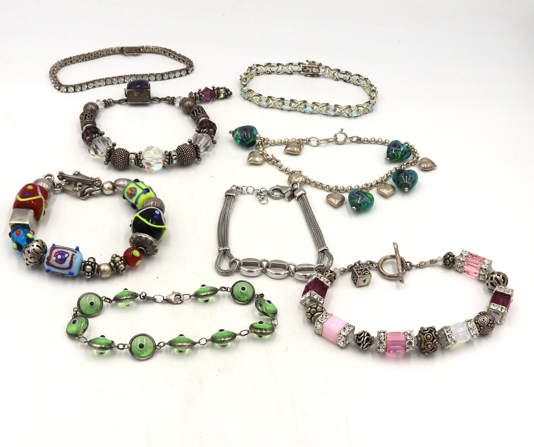Group lot of 8 Vintage 925 sterling silver bracelets: Group lot of 8 Vintage 925 sterling silver bracelets. Total weight of lot is 95.3 grams.