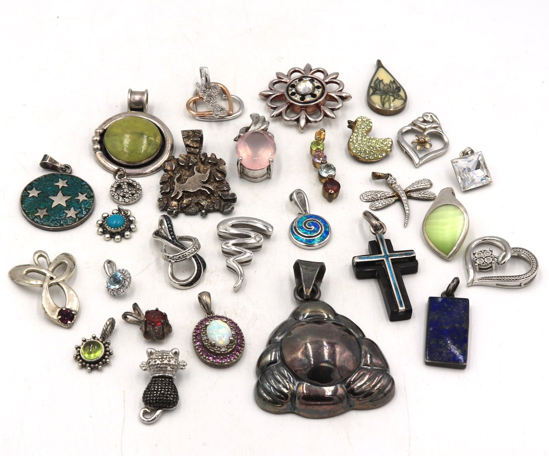 Group lot of vintage 925 sterling silver pendants: Group lot of vintage 925 sterling silver pendants. Total weight of lot is 88.6 grams.
