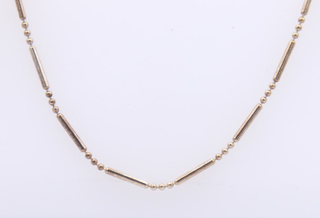 Vintage Italian Sterling Silver Chain Necklace: Vintage Italian 925 Sterling Silver Chain 23 inches Necklace. Total weight of Necklace 6.17 Grams.