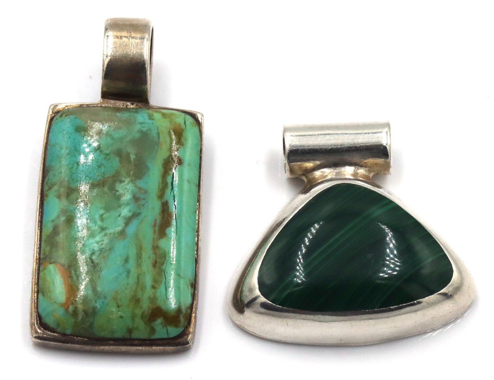 Vintage 925 sterling silver Malachite and turquoise pendants: Vintage 925 sterling silver Malachite and turquoise pendants. The total weight of the lot is 25 grams.