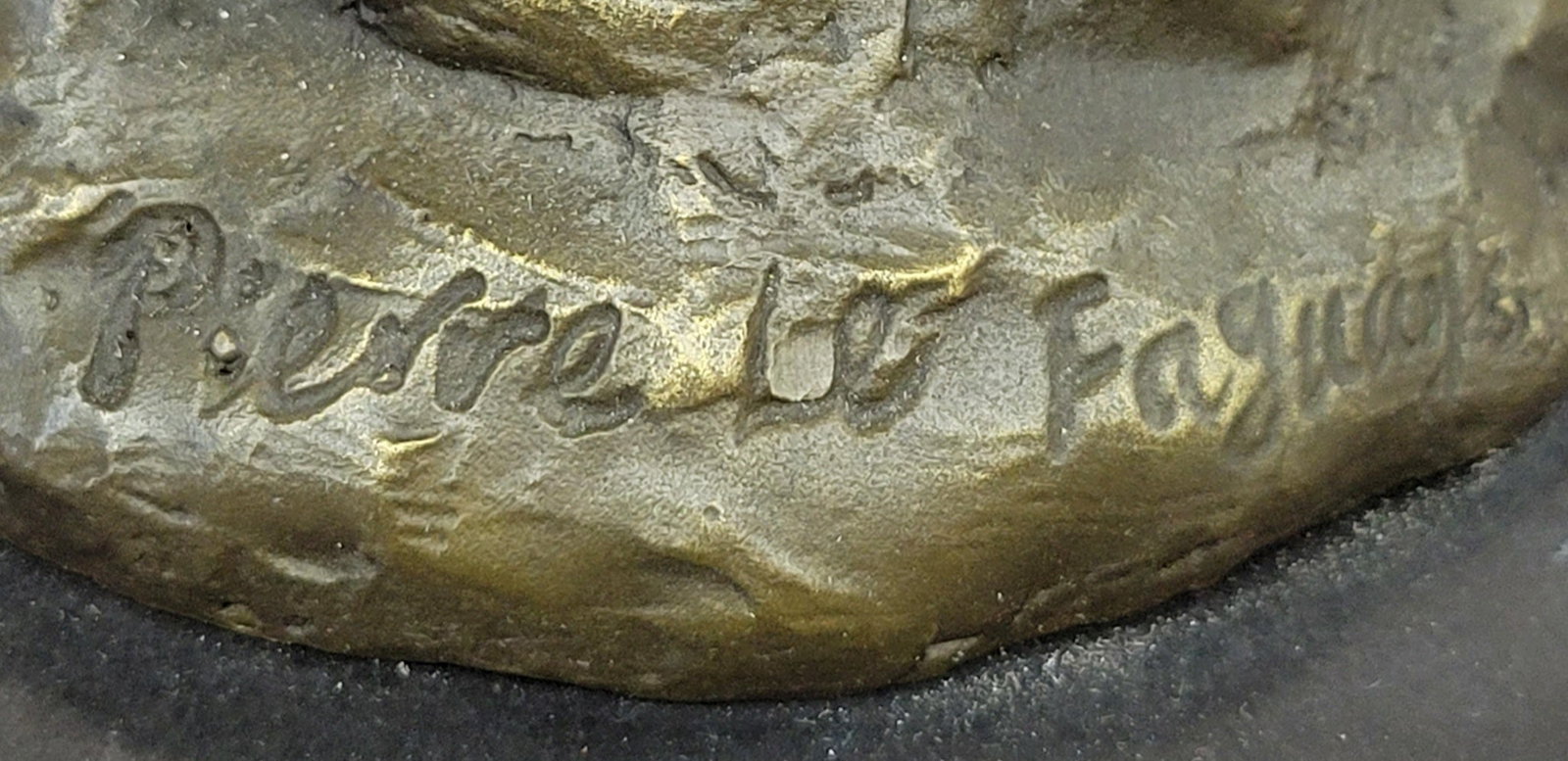 Dianne Hunter Bronze Statue - 10
