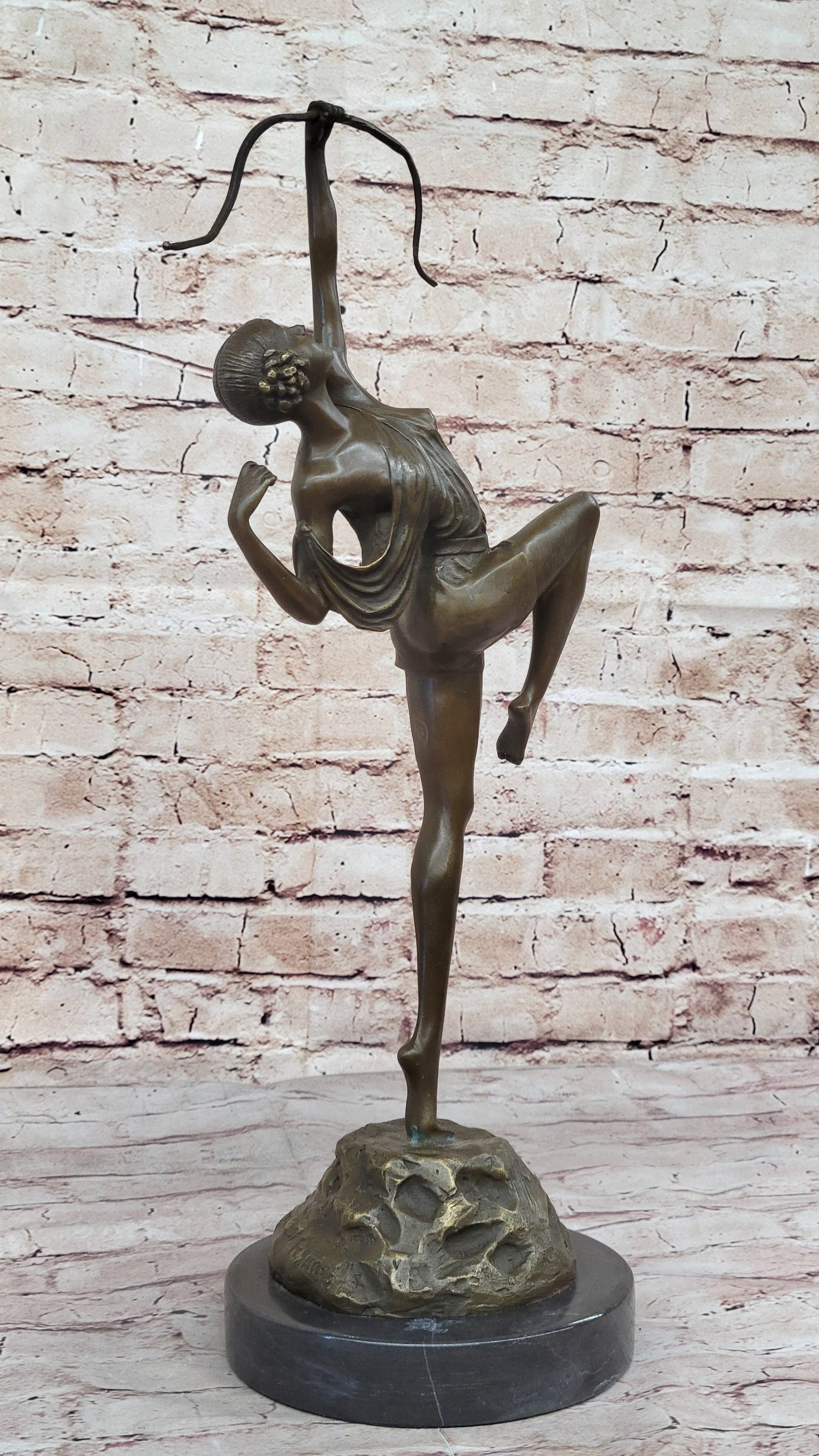Dianne Hunter Bronze Statue - 3