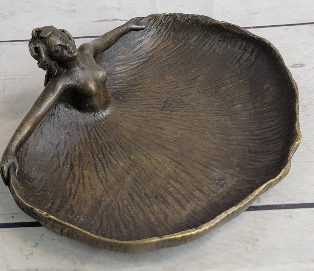 Soaking Dish Tray Nude Female Bronze Statue: This beautiful sculpture can be used as a dish or ashtray. Anyone who knows and appreciates bronze sculpture will recognize the very special patina work on this piece, it is beautiful hand-crafted rea