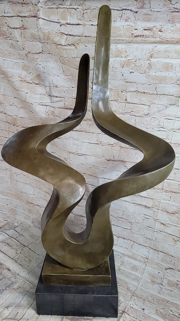 Modern Art Bronze Figurine: The figurative Abstract figure was not considered with the typical artistic tradition. Within the abstract composition, the beholder can distinguish parts of Geometric shapes. This bronze sculpture