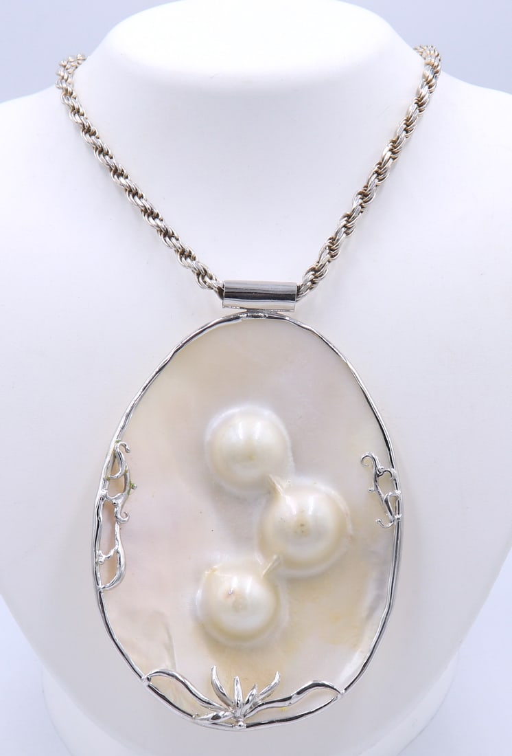Carved Shell Pendant on Heavy Rope Chain Necklace: 925 Sterling Silver Huge Carved Shell Pendant on 27 inches Heavy Italian Rope Chain Necklace. Total weight of Necklace 101.30 Grams.