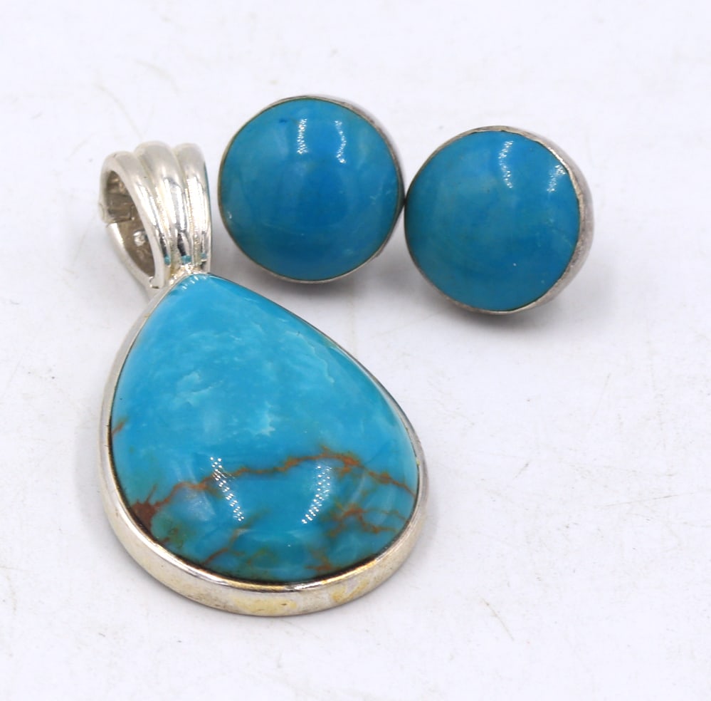 Set of 925 sterling silver turquoise pendant and earrings: Set of 925 sterling silver turquoise pendant and earrings. Total weight of set 12.6 grams.