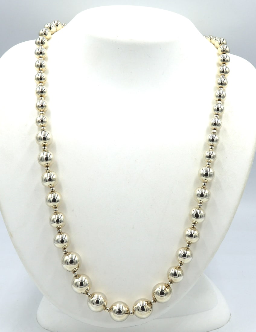 925 Sterling silver Graduated silver ball necklace: 925 Sterling silver Graduated silver ball 30 inch necklace. Total weight of necklace is 74.87 grams.