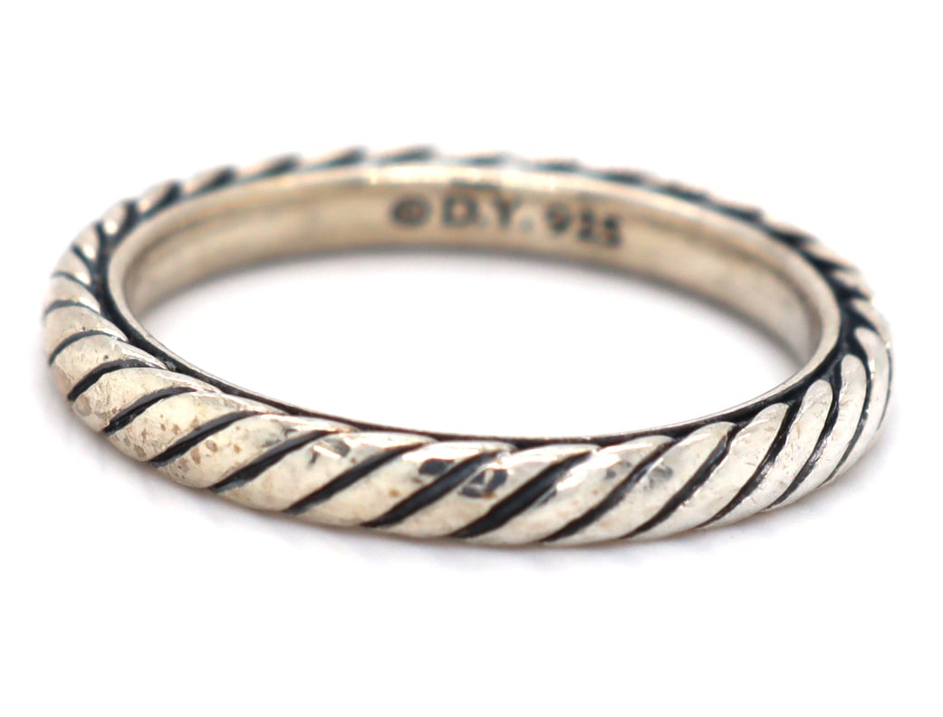 David Yurman Cable classic stackable band 2.5mm: David Yurman 2.5mm Cable classic stackable band in 925 Sterling silver. Total weight of band is 2.43 grams. Ring size 6"