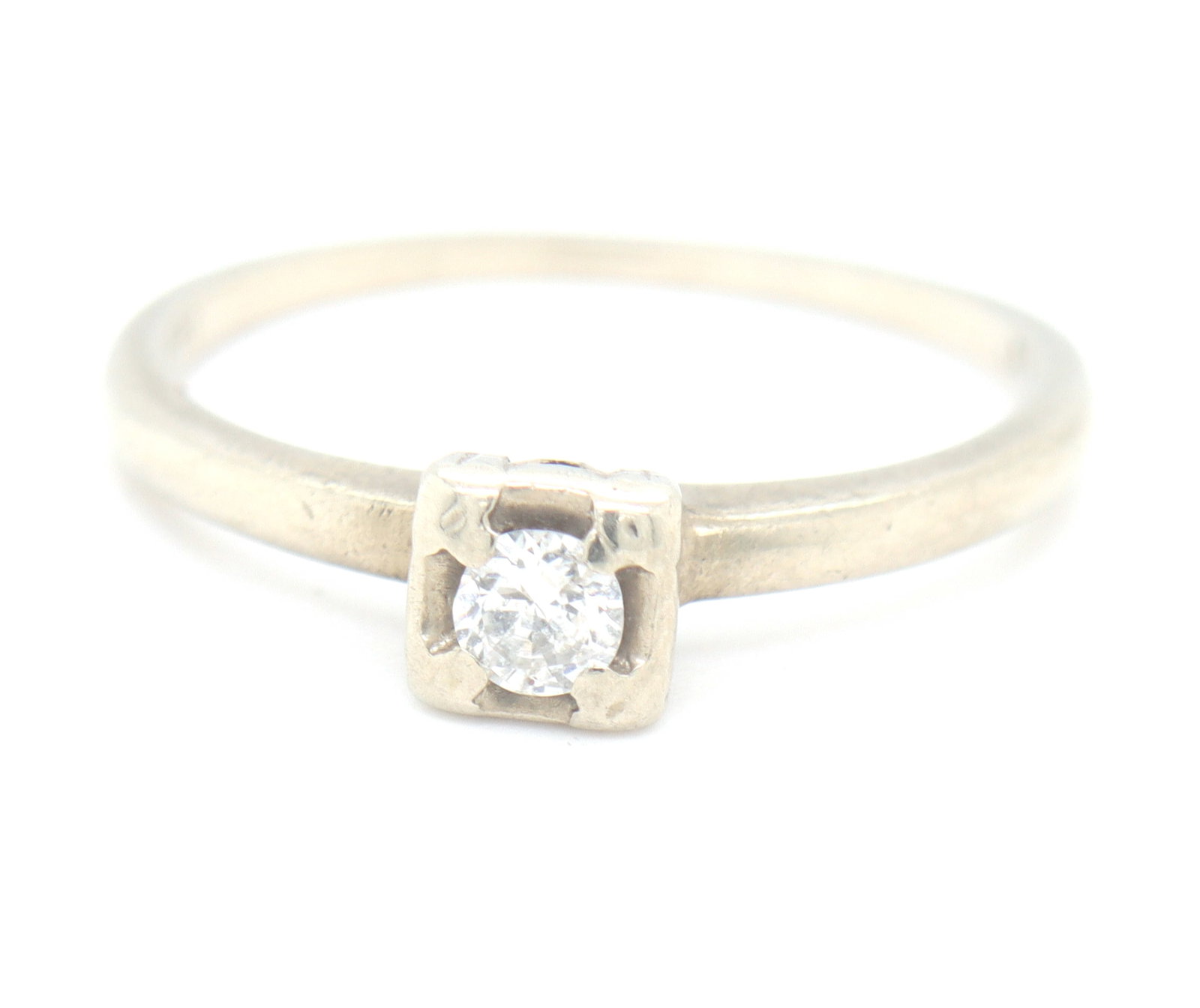 Vintage style 14kt White gold round brilliant cut diamond ring (1 of 4)