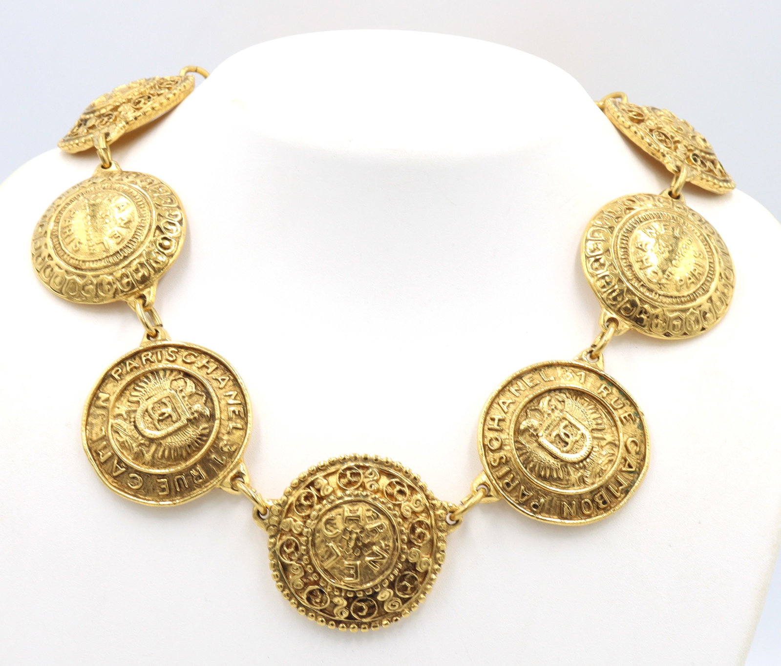Chanel 31 Rue Cambon Paris CC medallion necklace: Chanel 31 Rue Cambon Paris CC medallion adjustable gold tone necklace. Total weight of necklace is 117.98 grams.