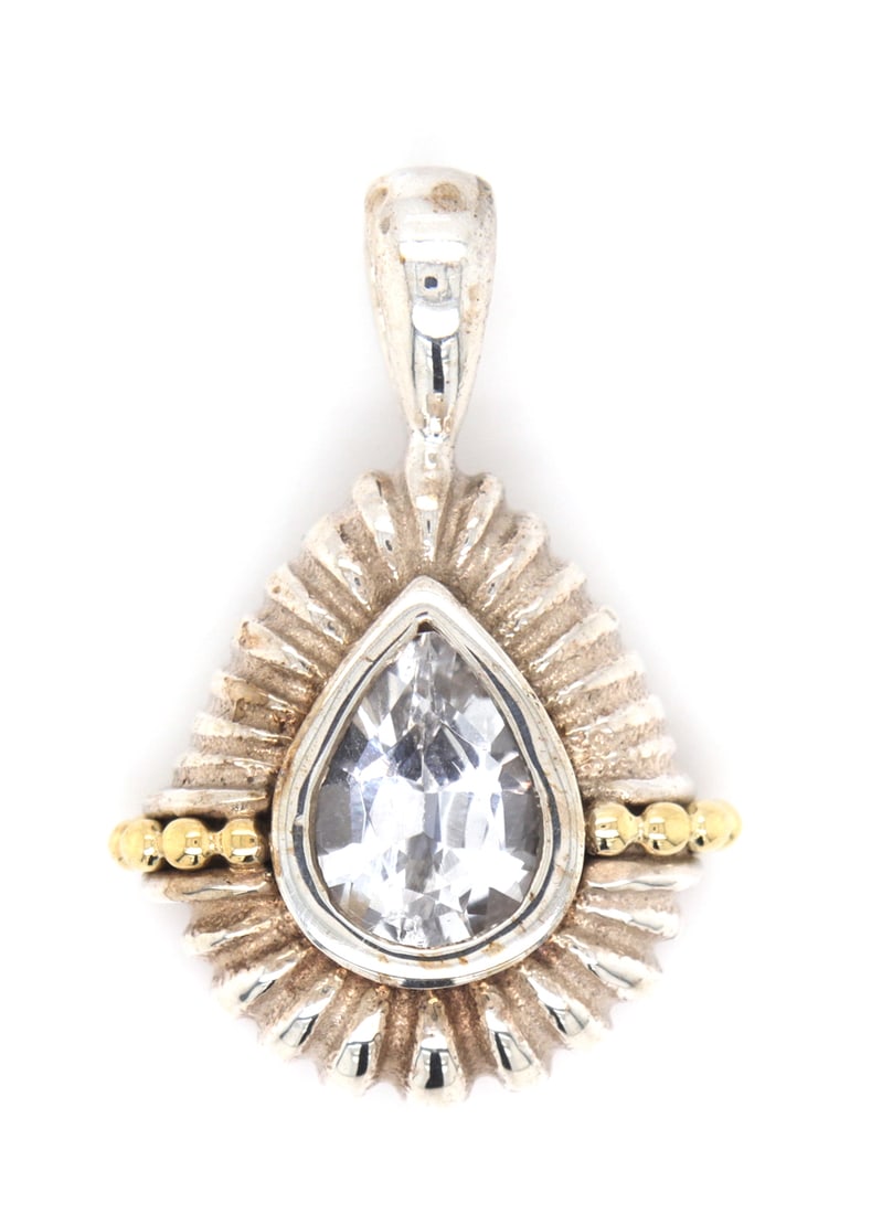 Lagos Vintage quartz teardrop pendant: 925 Sterling silver Lagos Vintage quartz teardrop pendant. Stone is Chipped. Total weight of pendant is 7.40 grams.