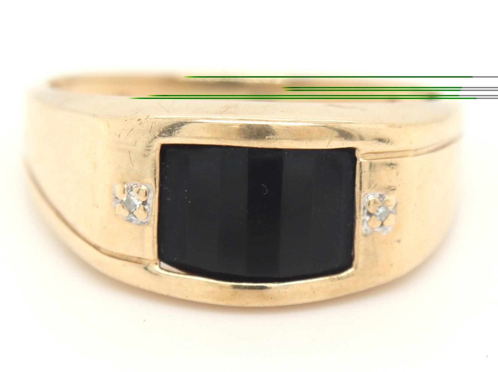 10kt Yellow gold black onyx ring: 10kt Yellow gold black onyx men's ring. Total weight of ring is 4.1 grams. Ring size 11.5"