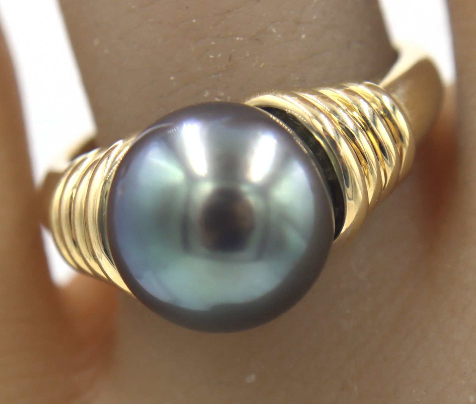 14kt Yellow Gold 10.5mm Tahitian Pearl Ring: 14kt Yellow Gold 10.5mm Tahitian Pearl Ring. Total weight of Ring 5.60 Grams. Ring Size 7"