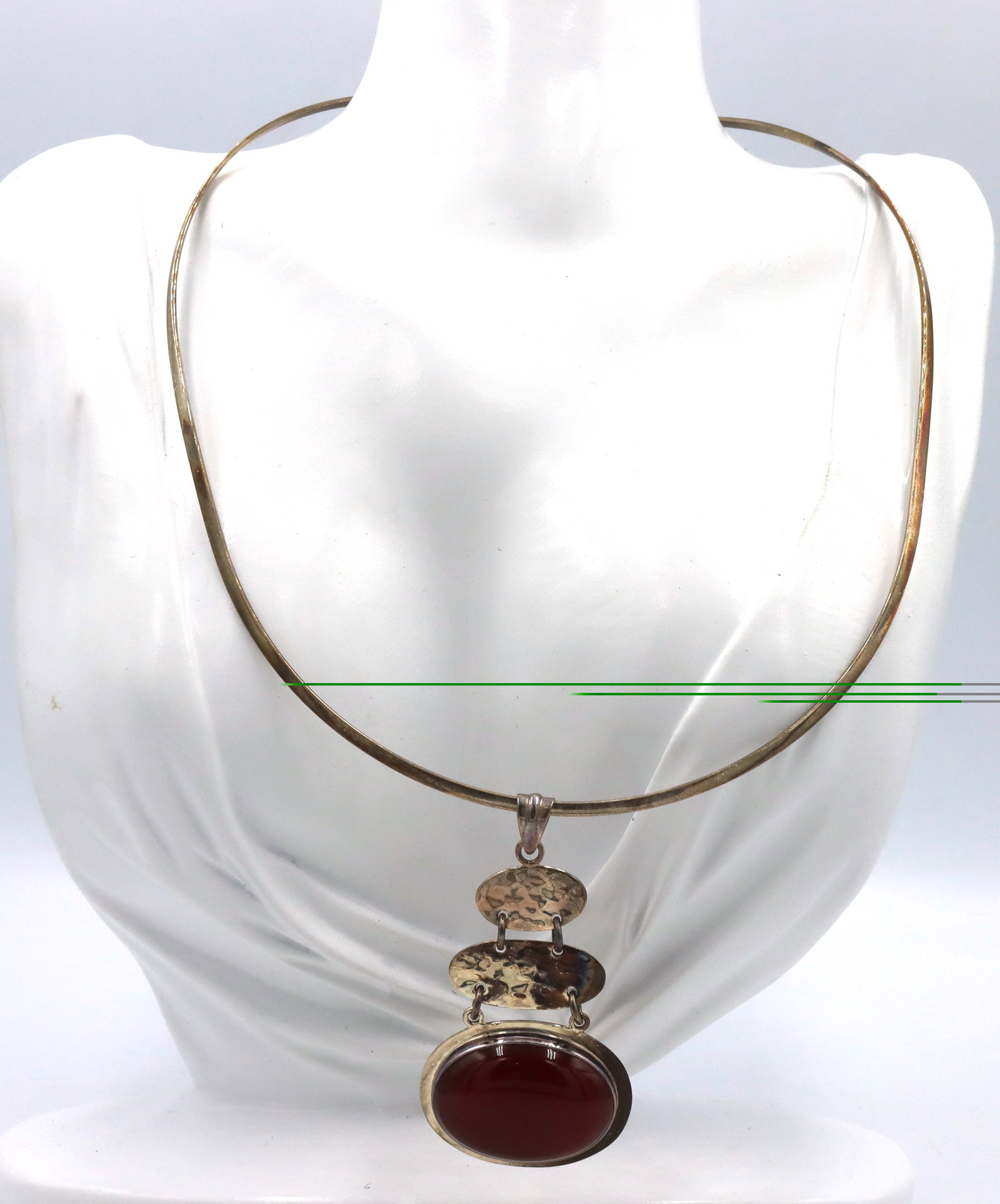 Vintage 925 sterling silver Mexico signed Coral pendant collar necklace: Vintage 925 sterling silver Mexico signed Coral pendant collar necklace. The total weight of the necklace is 28.9 grams.