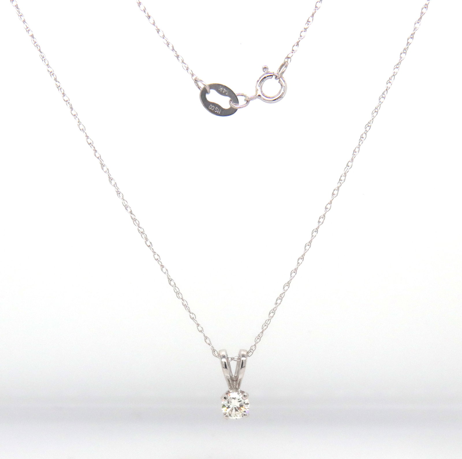 14kt White gold 0.15ctw round brilliant cut diamond pendant on chain (1 of 5)