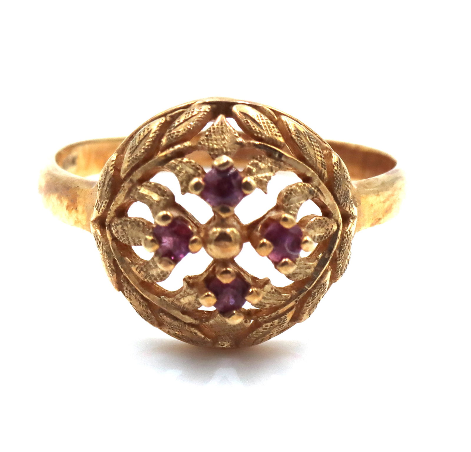 10kt Yellow gold ruby cocktail ring: 10kt Yellow gold ruby cocktail ring. The total weight of the ring is 2.7 grams. Ring size 7".