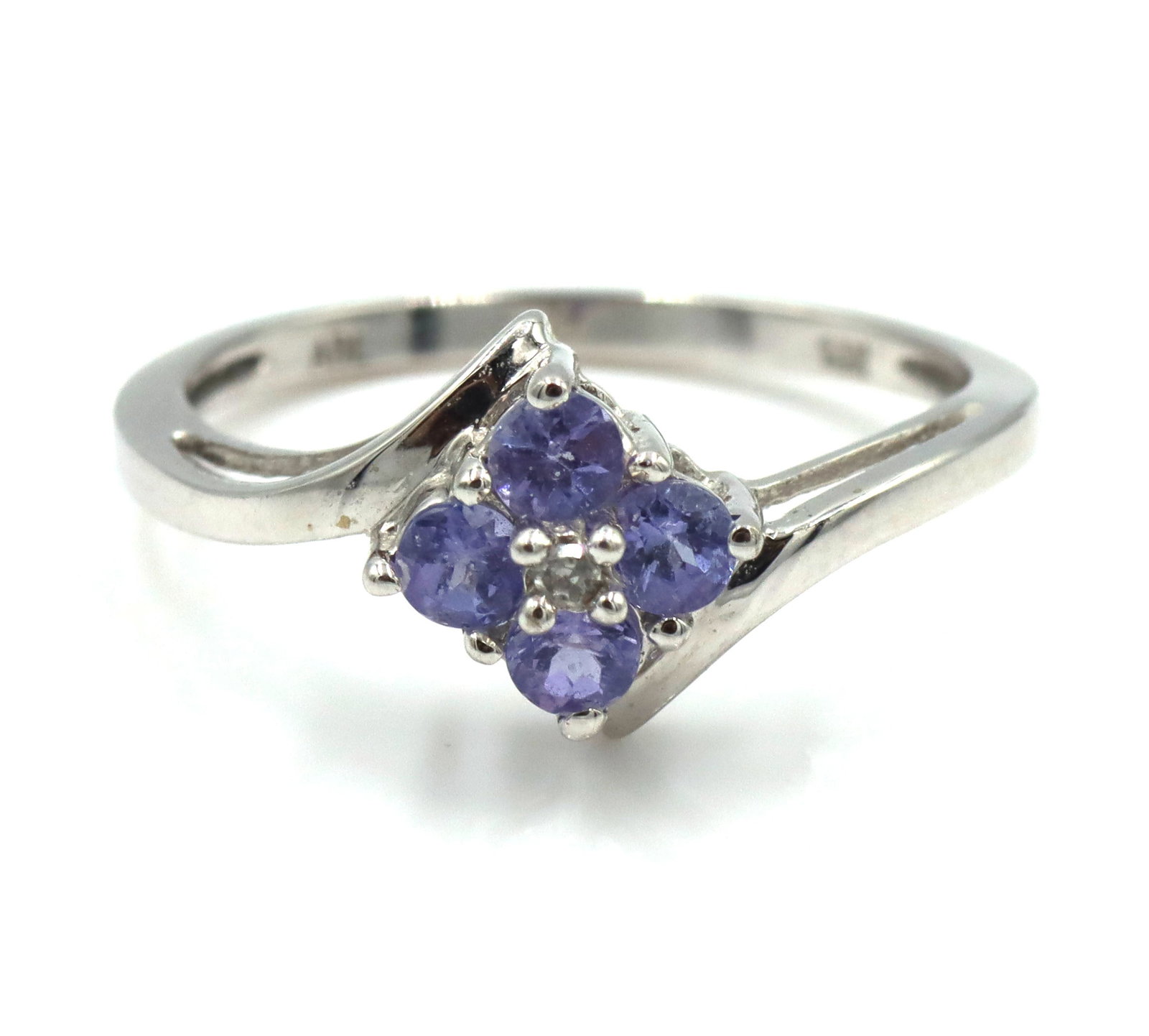 10kt White gold Iolite flower style ring: 10kt White gold Iolite flower style ring. The total weight of the ring is 1.7 grams. Ring size 7".