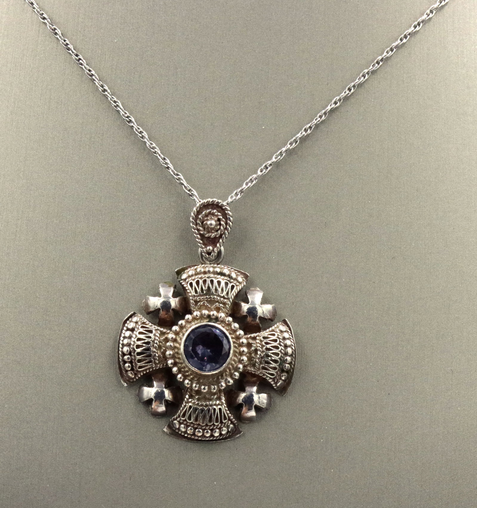 925 Sterling silver signed Jerusalem Jordan pendant on chain: 925 Sterling silver signed Jerusalem M Jordan pendant on 24-inch rope chain necklace. The total weight of the necklace is 11.1 grams.