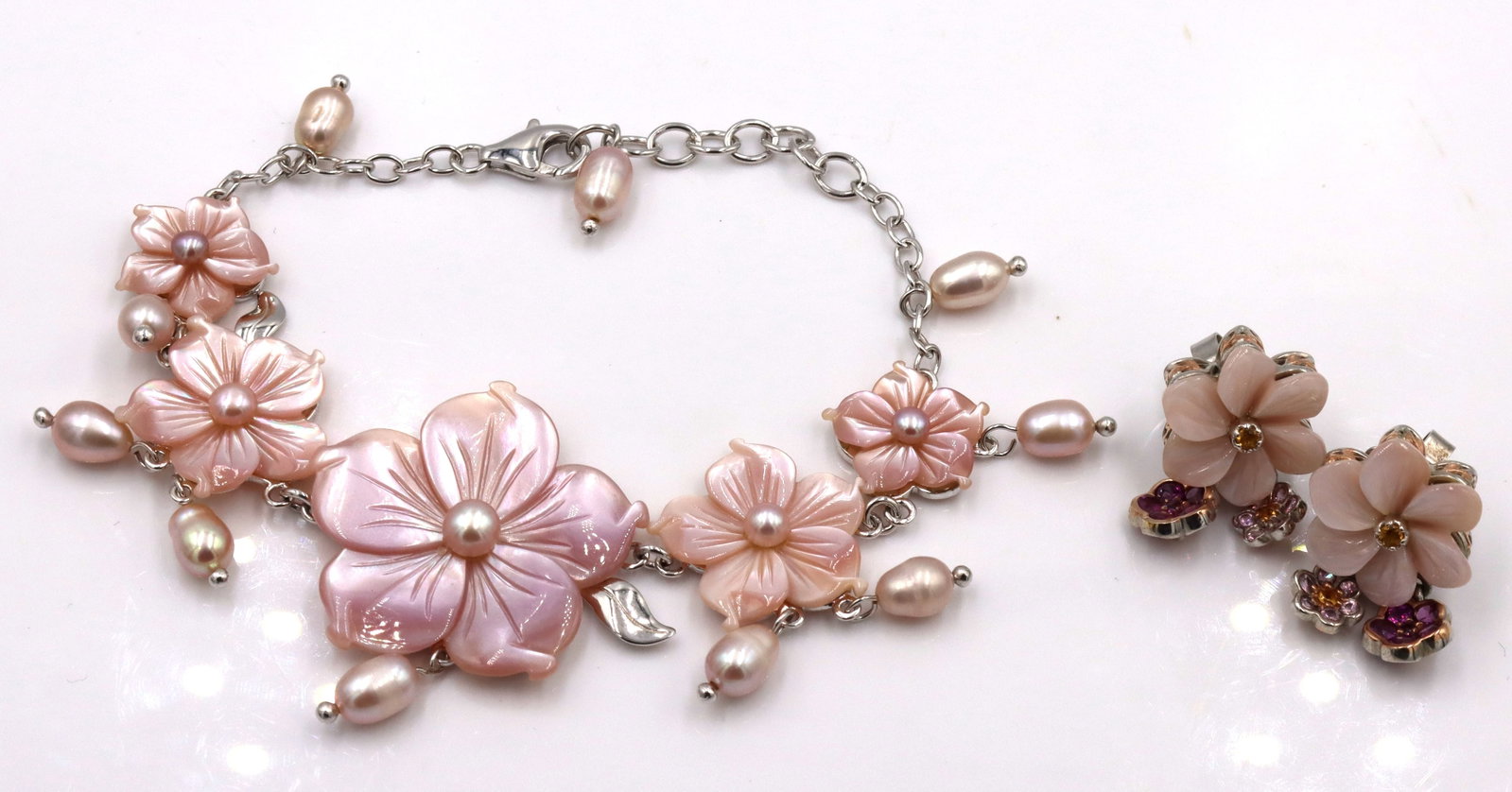 925 Sterling Silver Pink Mother Of Pearl Bracelet And Earrings Set: 925 syterling silver set of earrings and bracelet in floral pink mother of plearl .24.1 grams