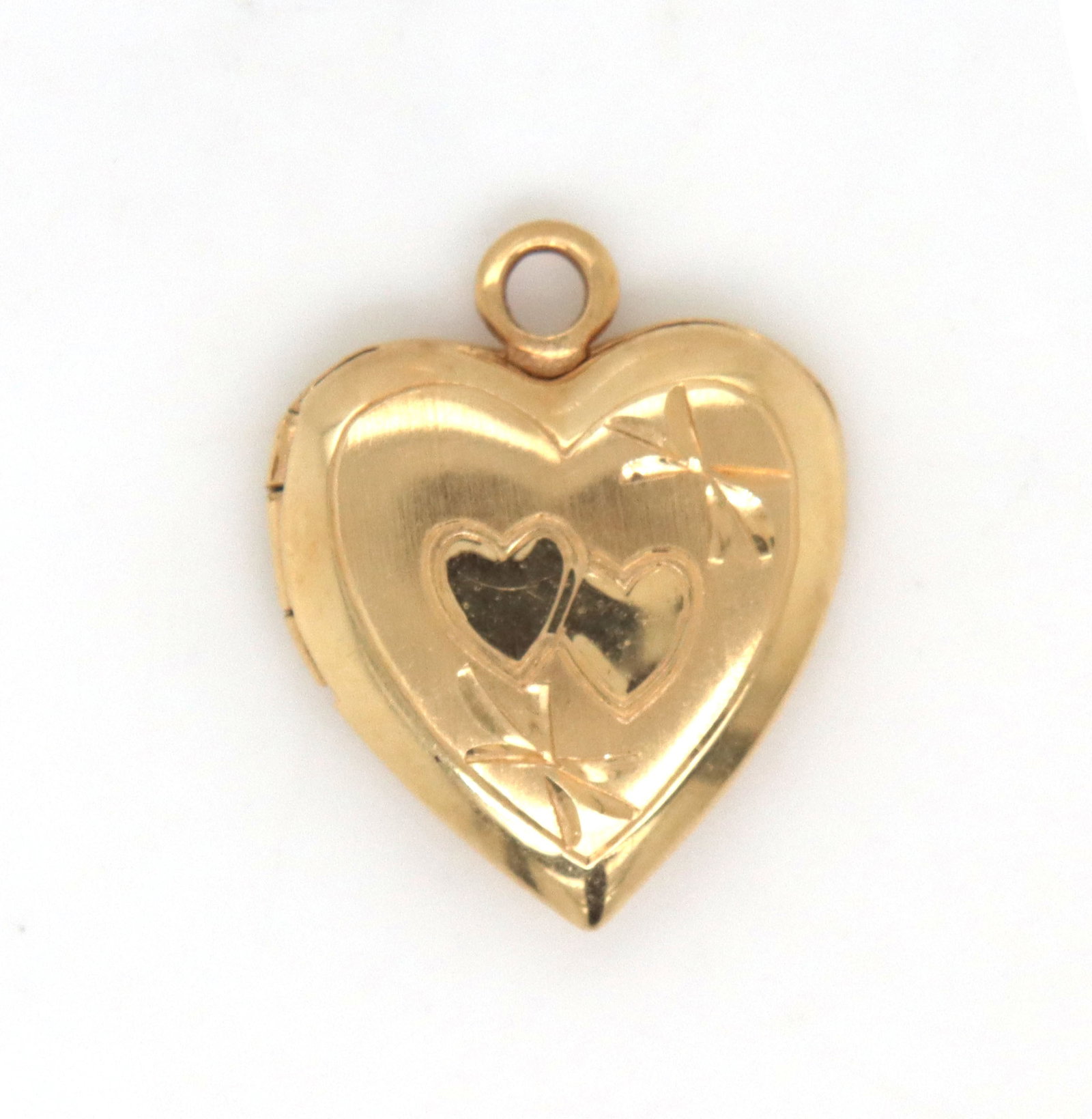 14kt Yellow gold locket pendant (1 of 4)