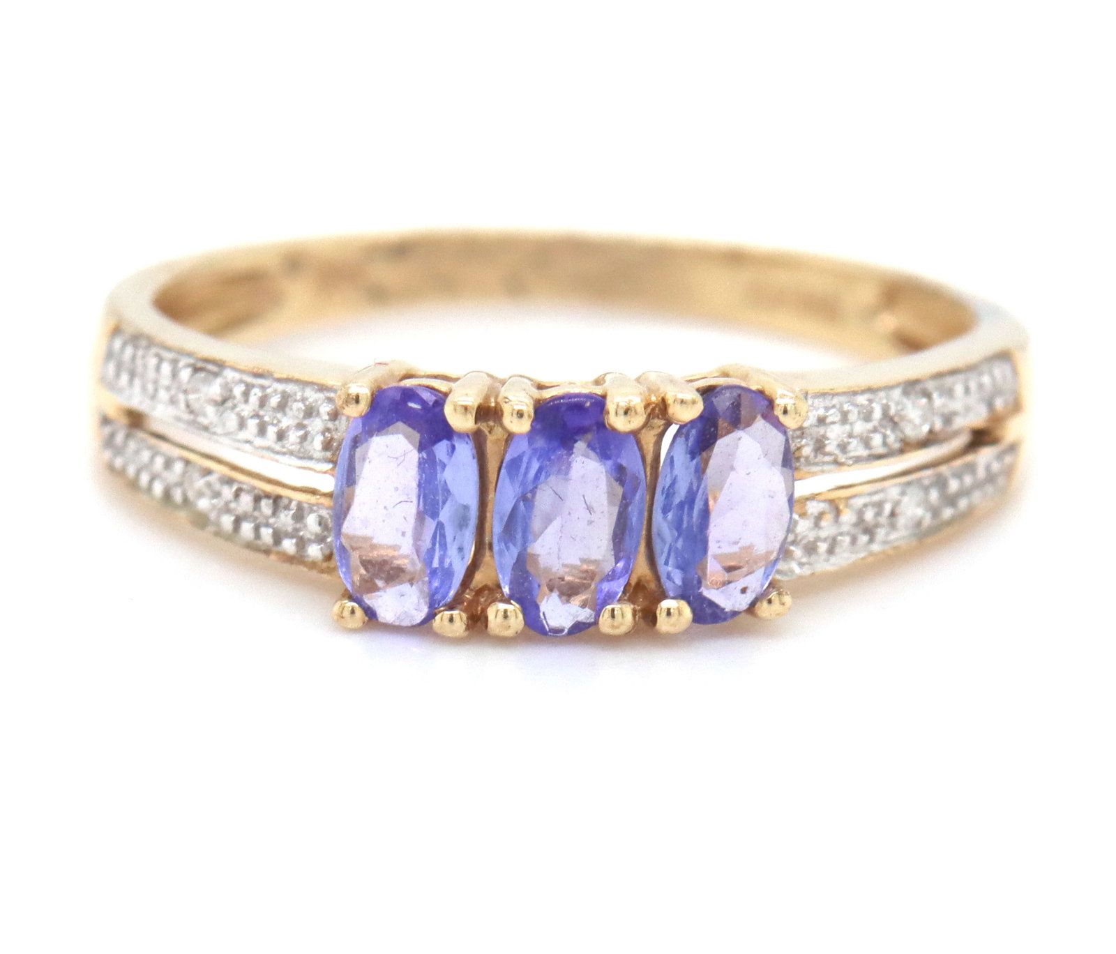 10kt Yellow gold blue sapphire cocktail ring: 10kt Yellow gold blue sapphire cocktail ring. The total weight of the ring is 1.5 grams. Ring size 6.5".