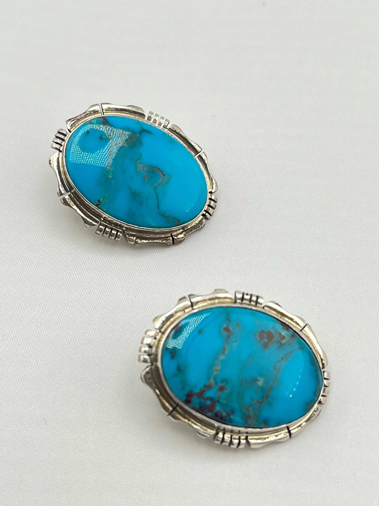 925 Sterling Silver Native American Navajo Turquoise Earrings: 925 Vintage Sterling Silver Native American Navajo Turquoise Earrings. 15 grams