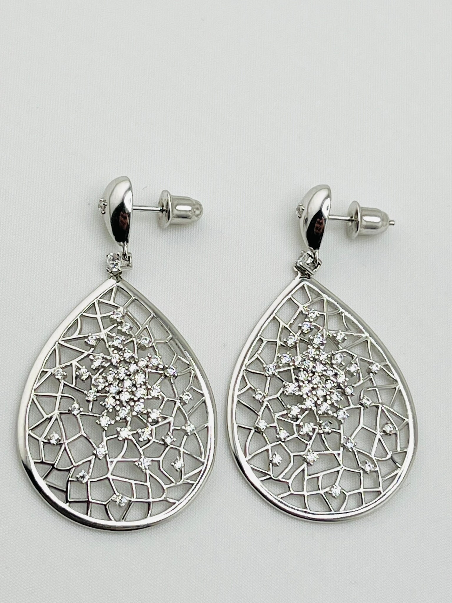 925 Sterling Silver Teardrop Filigree Web Design With Cubic Zircon Earrings: 925 sterling silver teardrop filigree web design with cubic zirconia earrings.10.4 grams