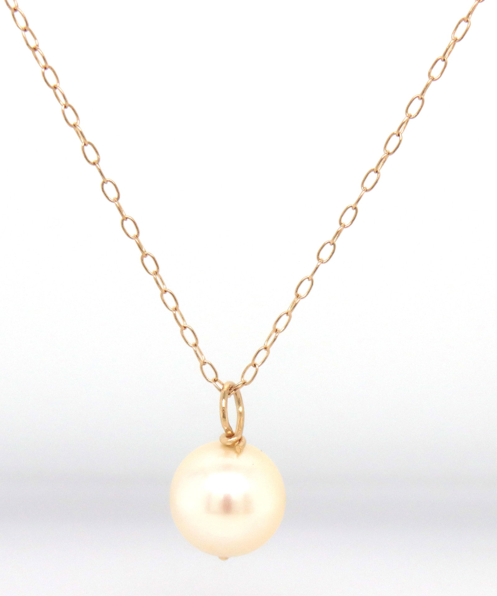 14kt Yellow gold 7.5-8mm pearl pendant on chain (1 of 5)