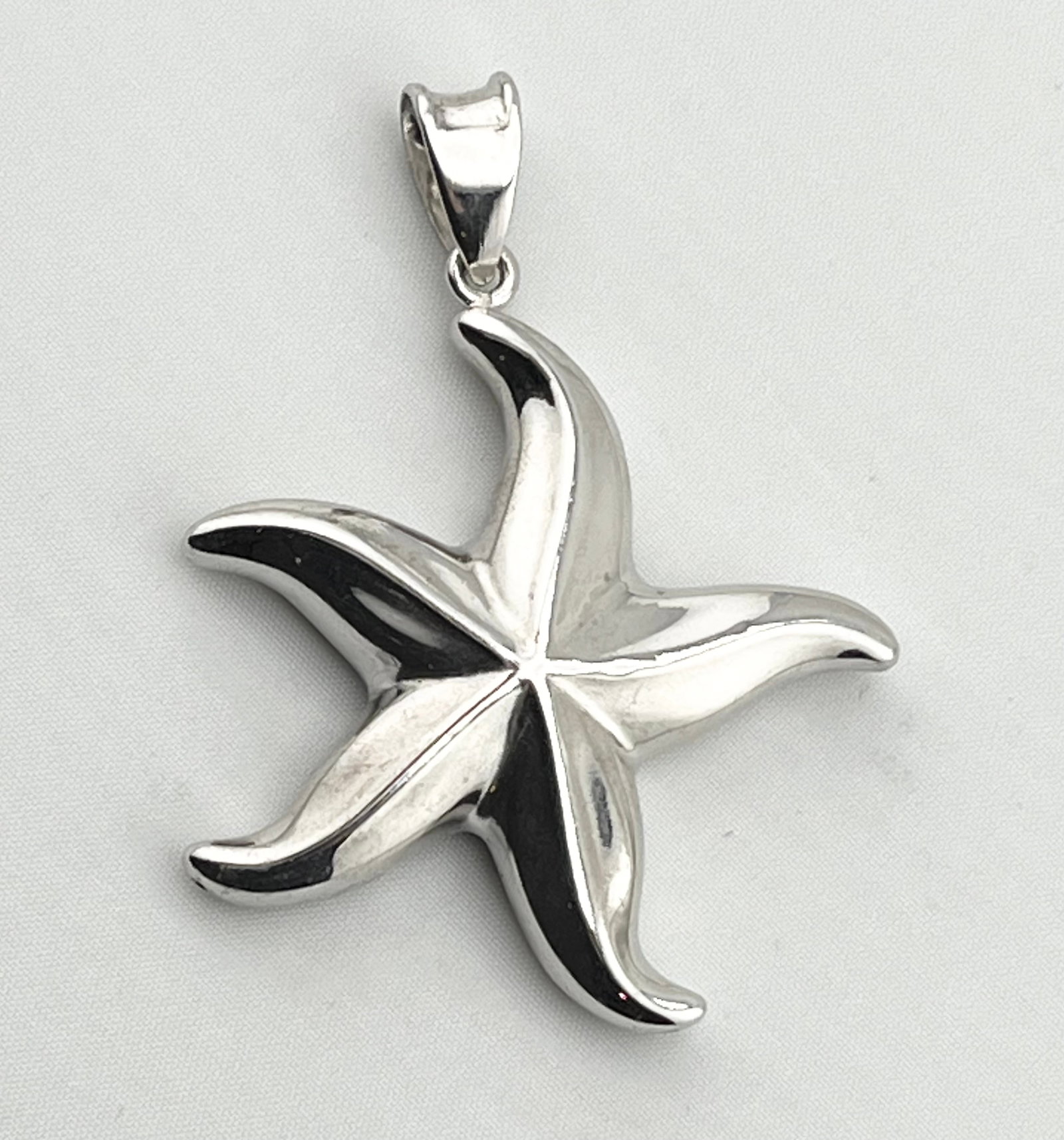 Italian 925 Sterling Silver large Starfish Pendant: Italian 925 sterling silver large starfish pendant. 8.8 grams