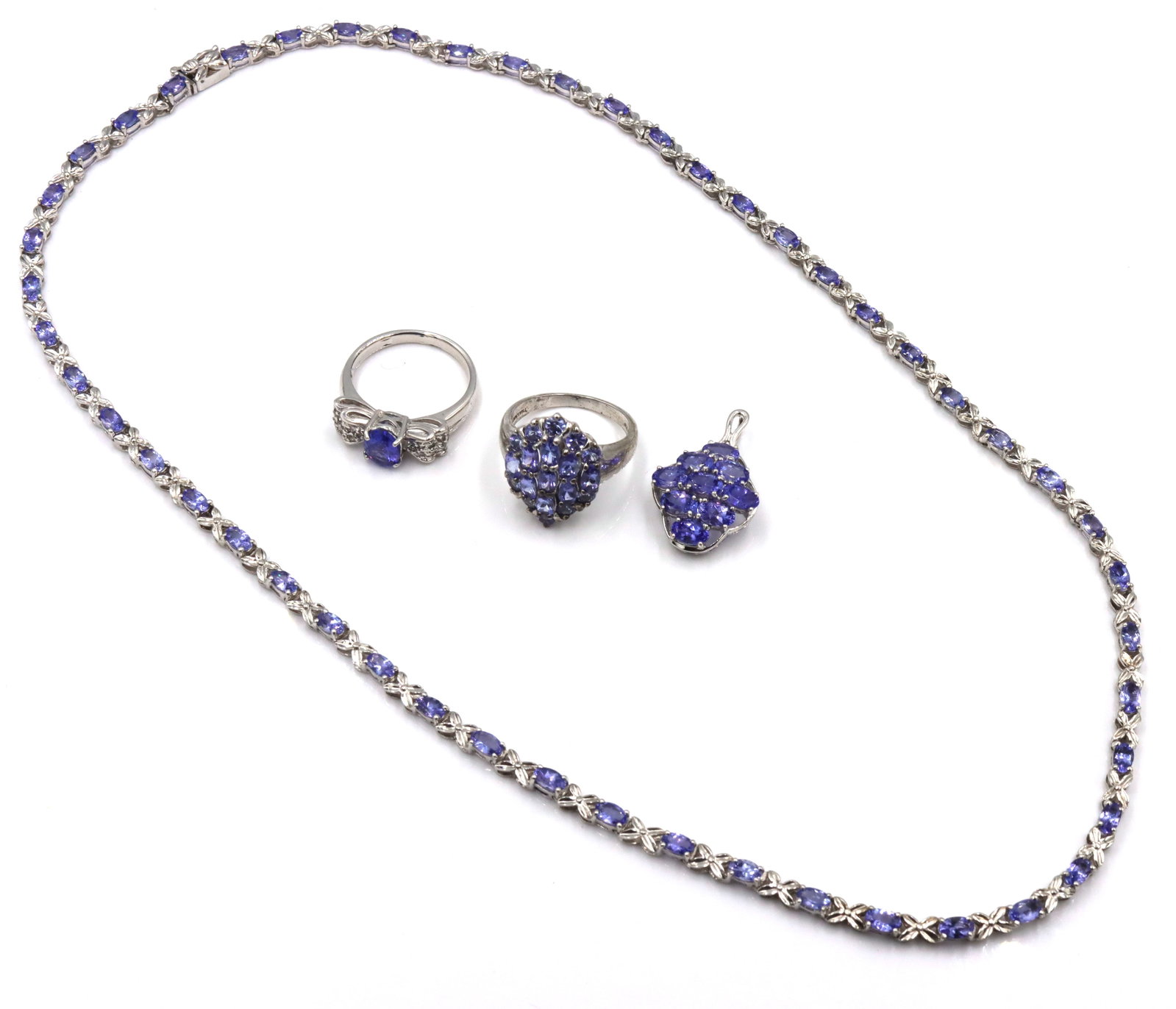 Set of 925 Sterling silver necklace, Pendant and 2 rings: Set of 925 Sterling silver cubic zirconia 22-inch necklace, Pendant and 2 rings. Ring size 9". The total weight of the lot is 35 grams.