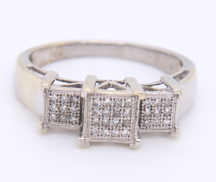 Dazzling 14KT White Gold Diamond Pave Three Setting Ring: Dazzling 14KT White Gold Diamon Pave three setting ring. 3.5 grams. Ring Size 7"