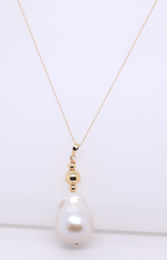 18KT Yellow Gold Baroque Drop pearl Necklace: 18KT Yellow Gold Baroque Pearl Drop Pendant With 18.5 inches Chain Necklace. Total weight of Necklace 4 grams.