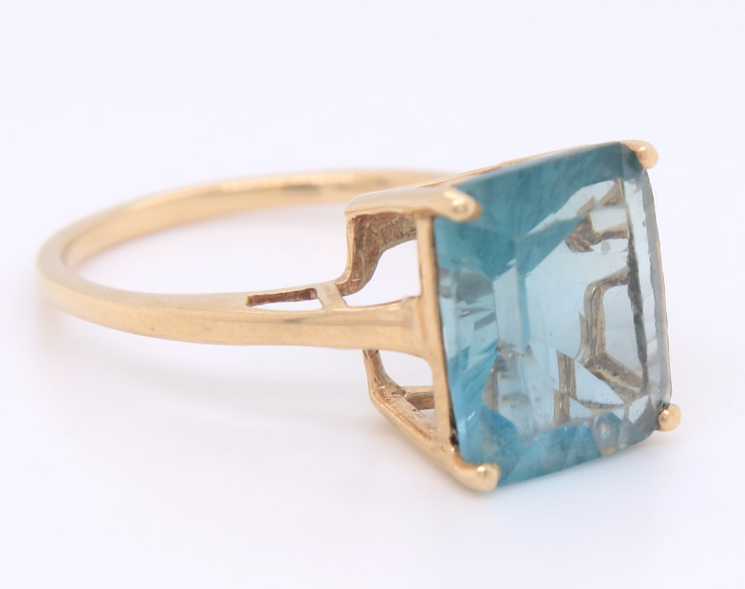 10K Yellow Gold blue Topaz Ring - 2