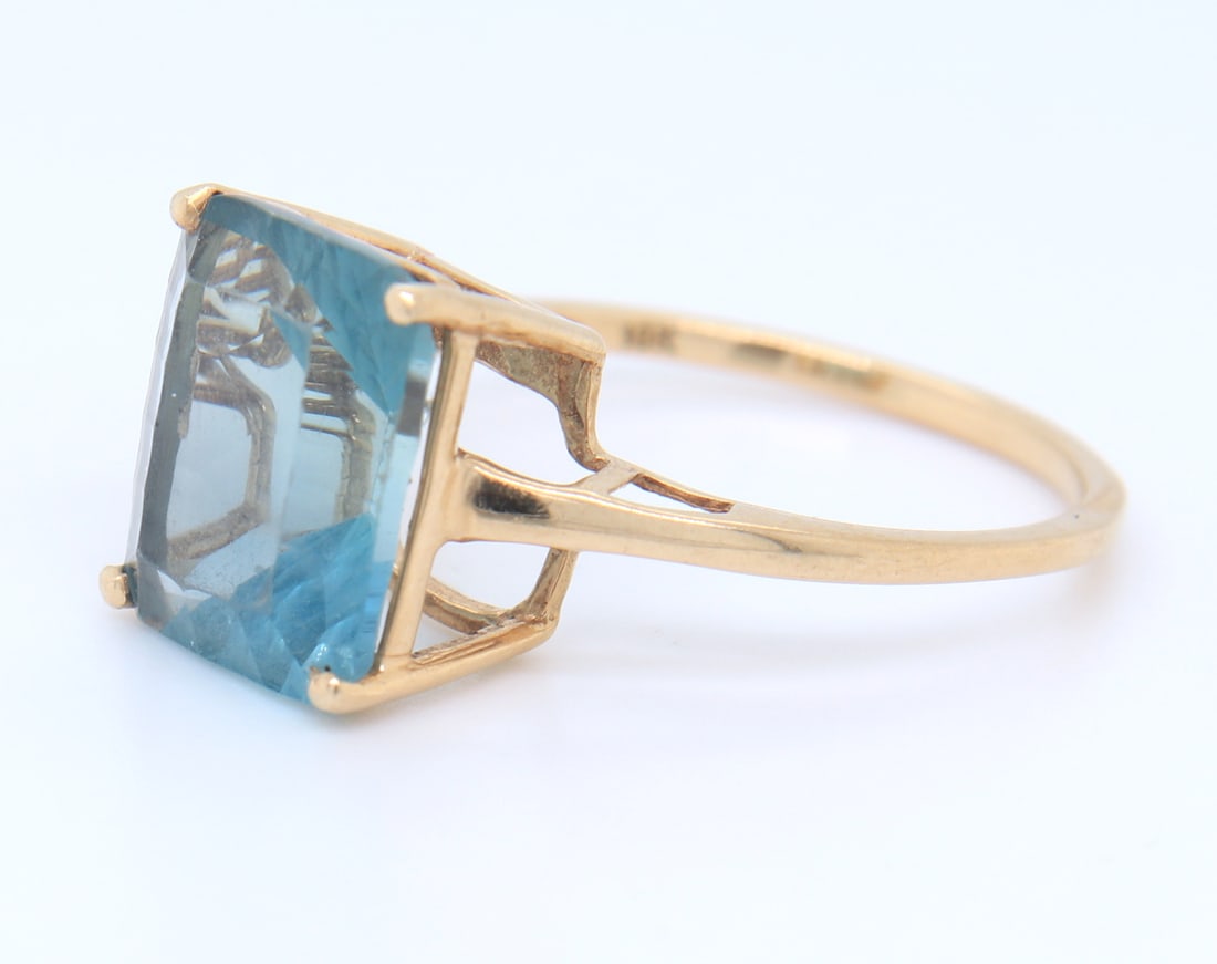 10K Yellow Gold blue Topaz Ring - 3