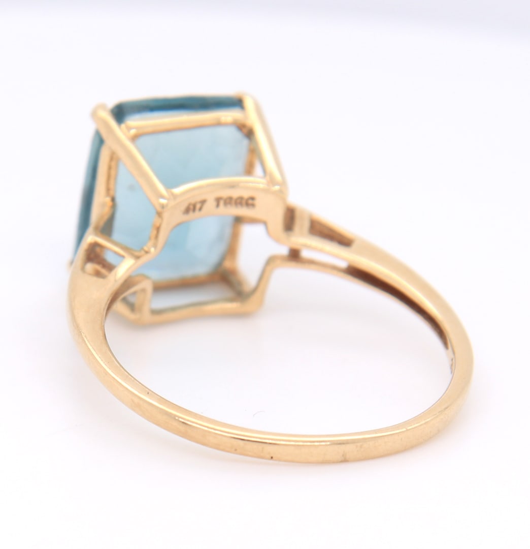 10K Yellow Gold blue Topaz Ring - 4