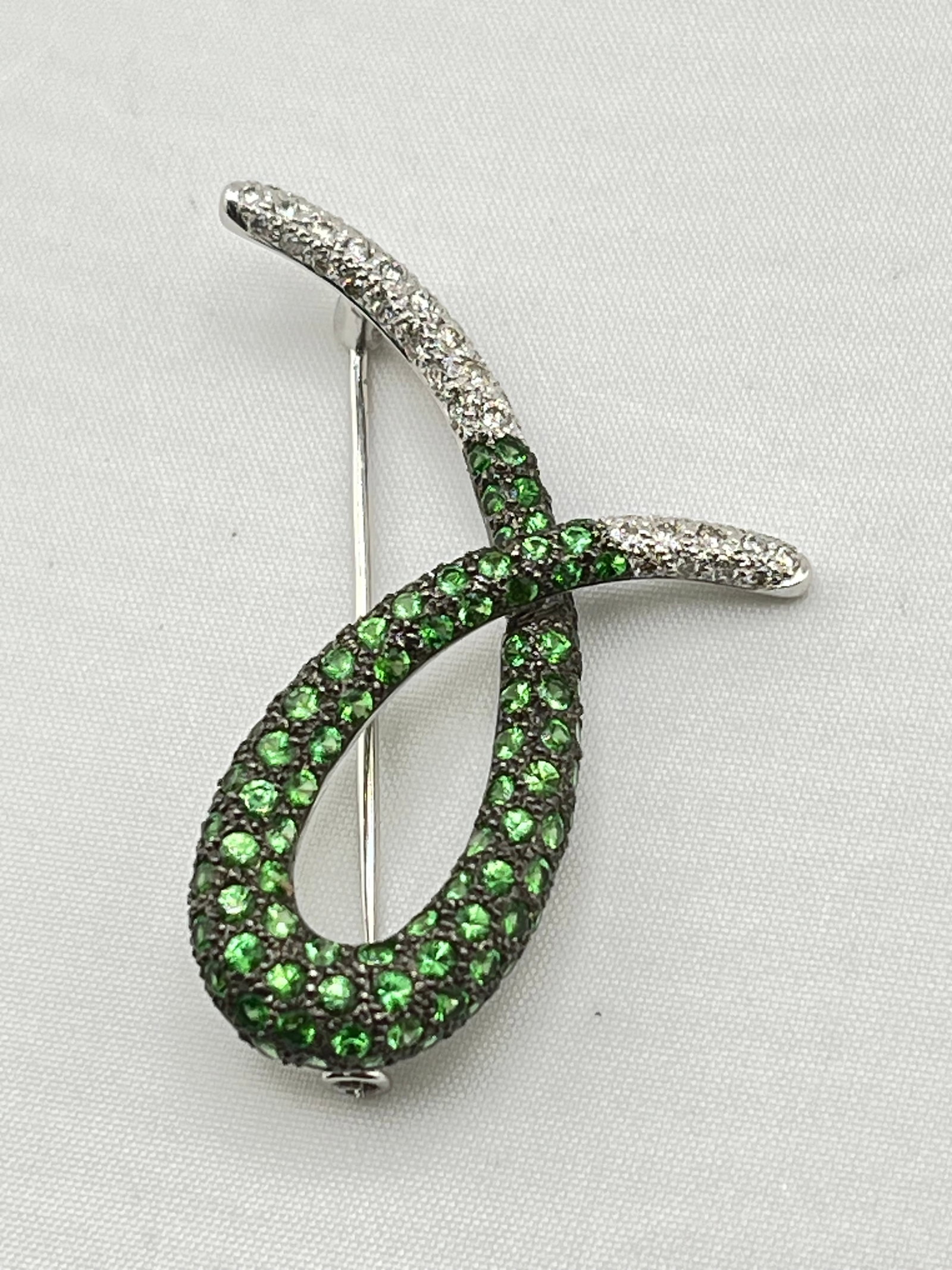 18KT White Gold Le Vian Diamond & Tsavorite Brooch (1 of 7)