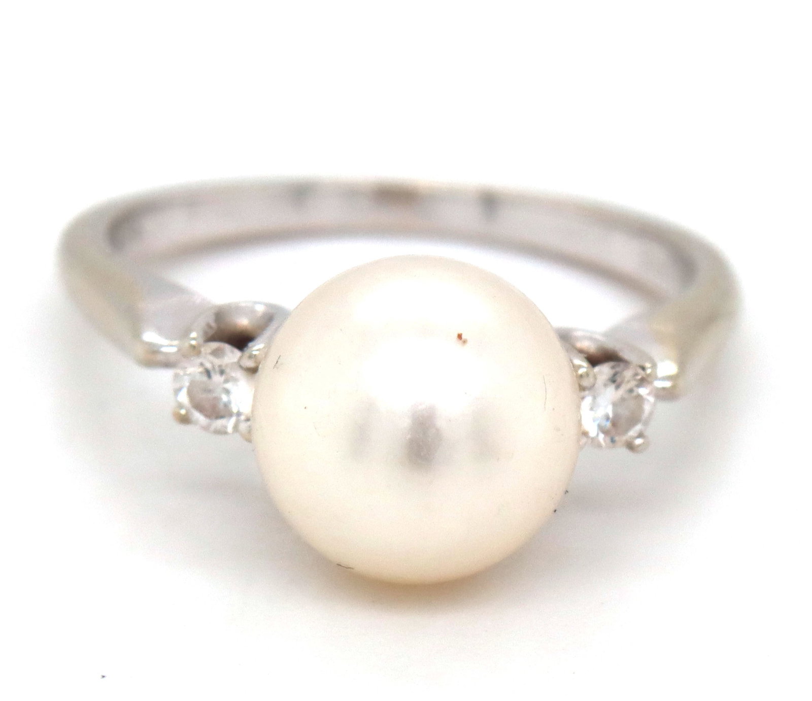 14kt White gold pearl and diamond ring: 14kt White gold white fresh water pearl and diamond ring. The total weight of the ring is 3.2 grams. Ring size 6".