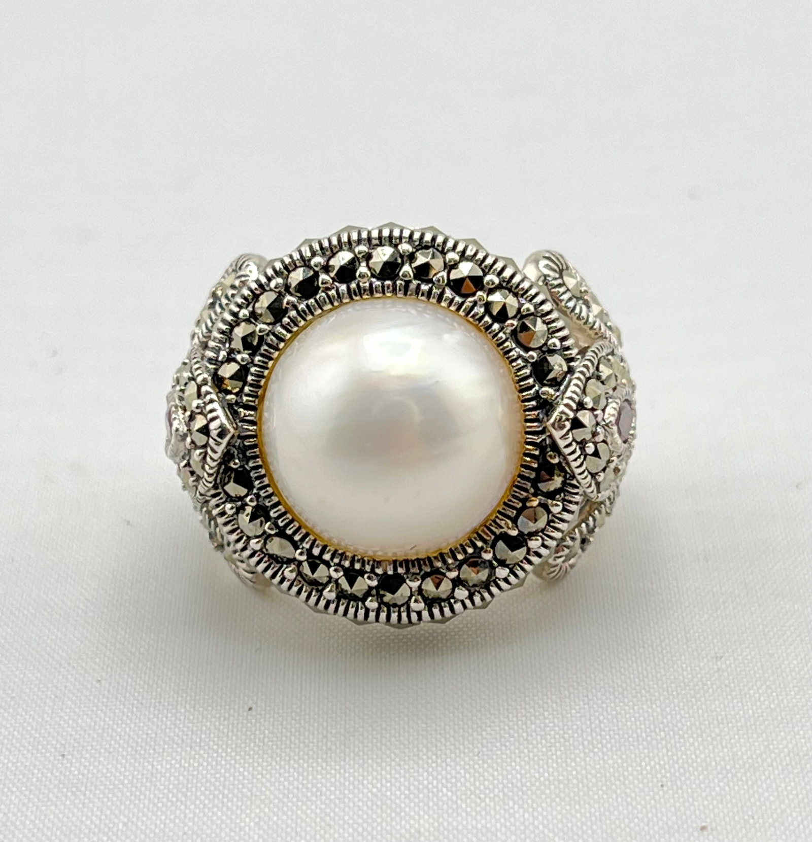 925 Sterling Silver Victorian Blister Pearl And Faceted Marcasite Ring: 925 Sterling Silver Victorian Style Center Blister Pearl With Garnet And Faceted Marcasite details Ring. 11.7 Grams . size 5