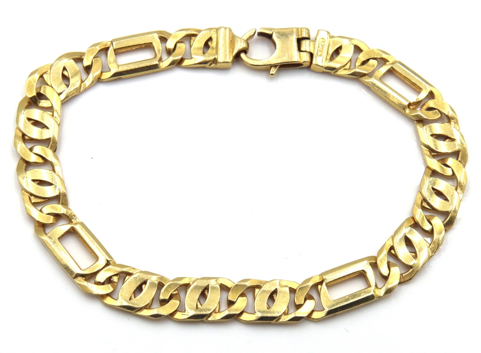 Italian 14kt Yellow gold Figaro bracelet: Italian 14kt Yellow gold Figaro 9-inch bracelet. The total weight of the bracelet is 24.9 grams.