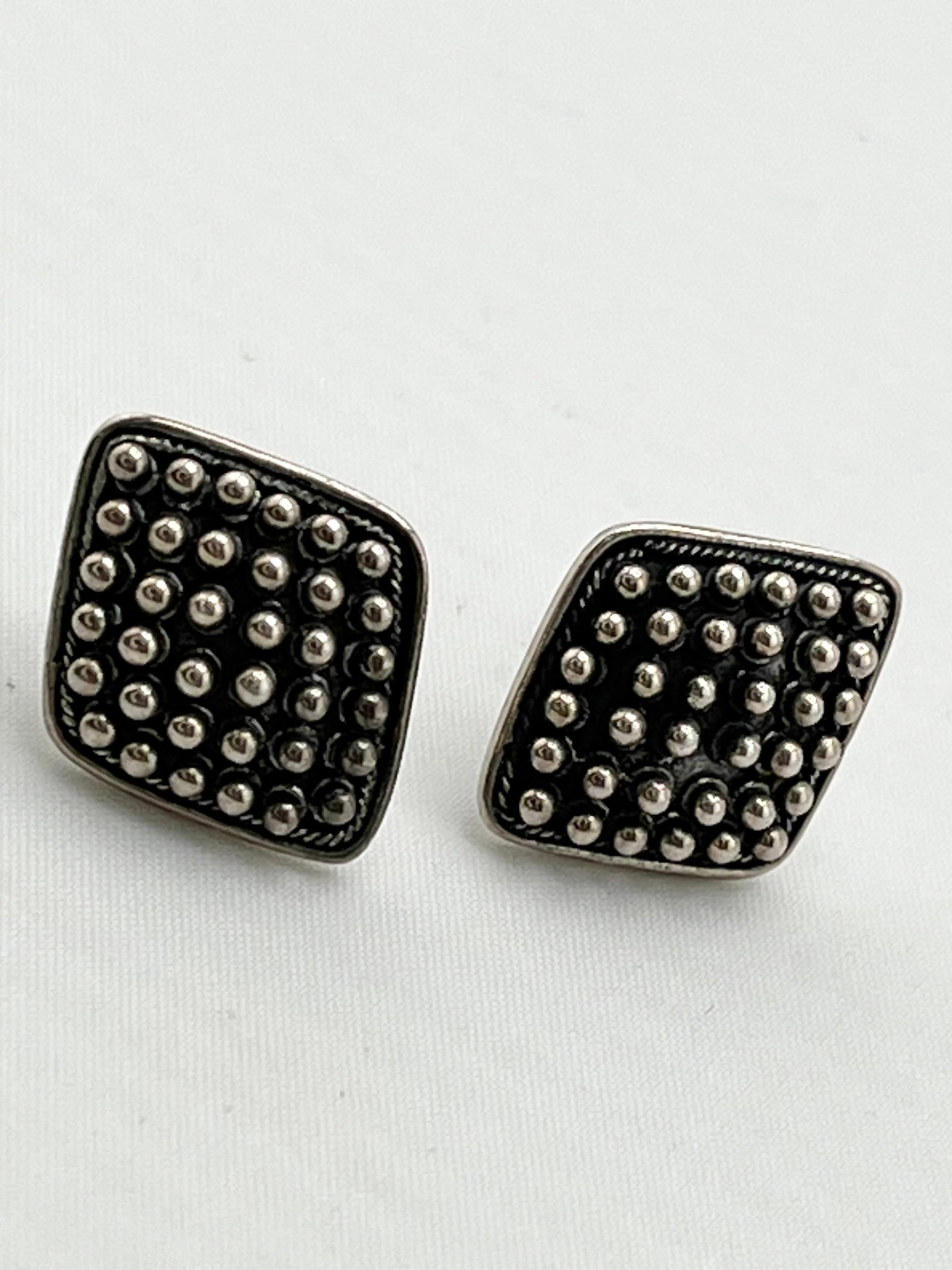 925 Sterling Silver Vintage Dot Design Earrings (1 of 6)