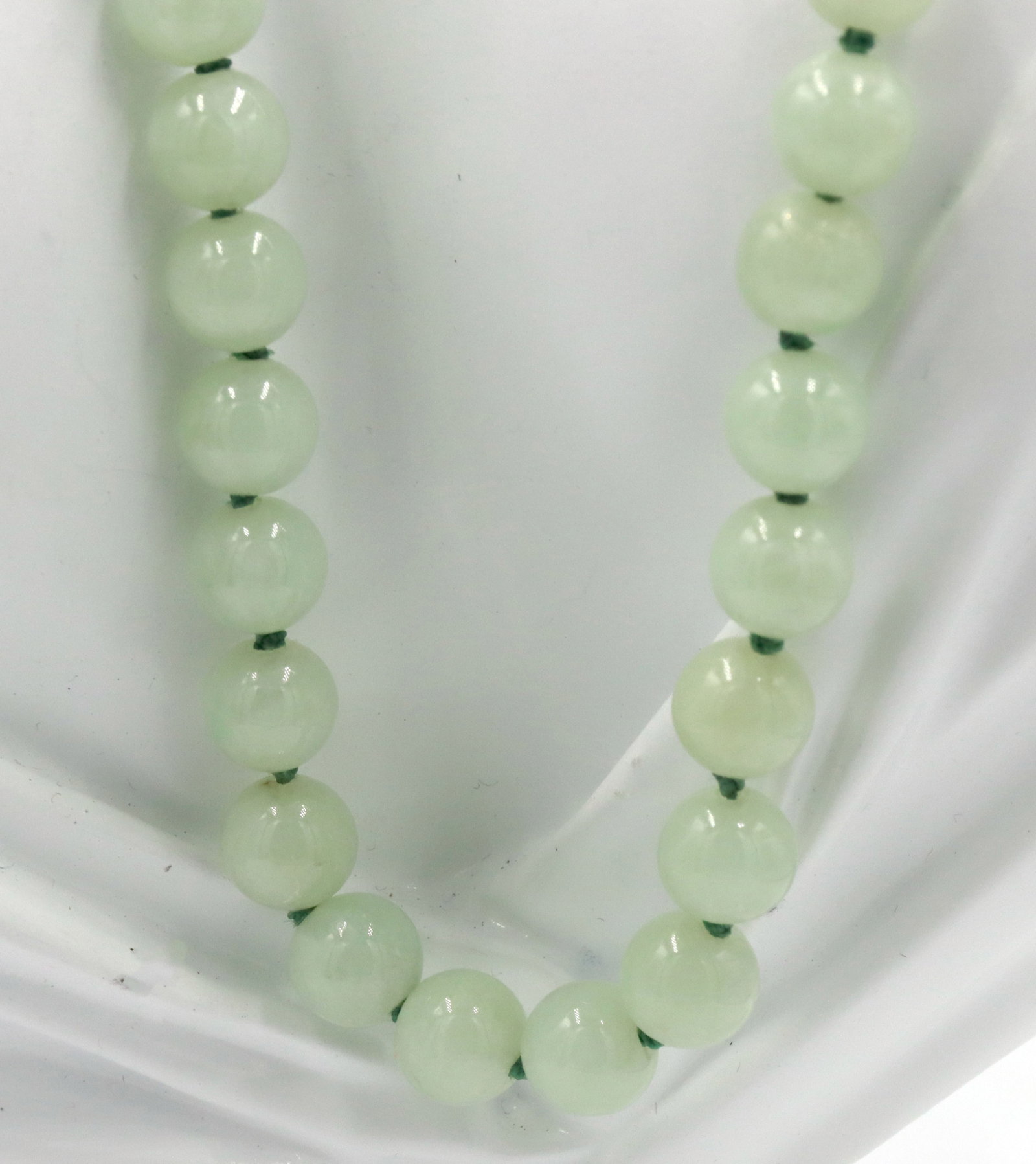 Green Jade beaded necklace - 2