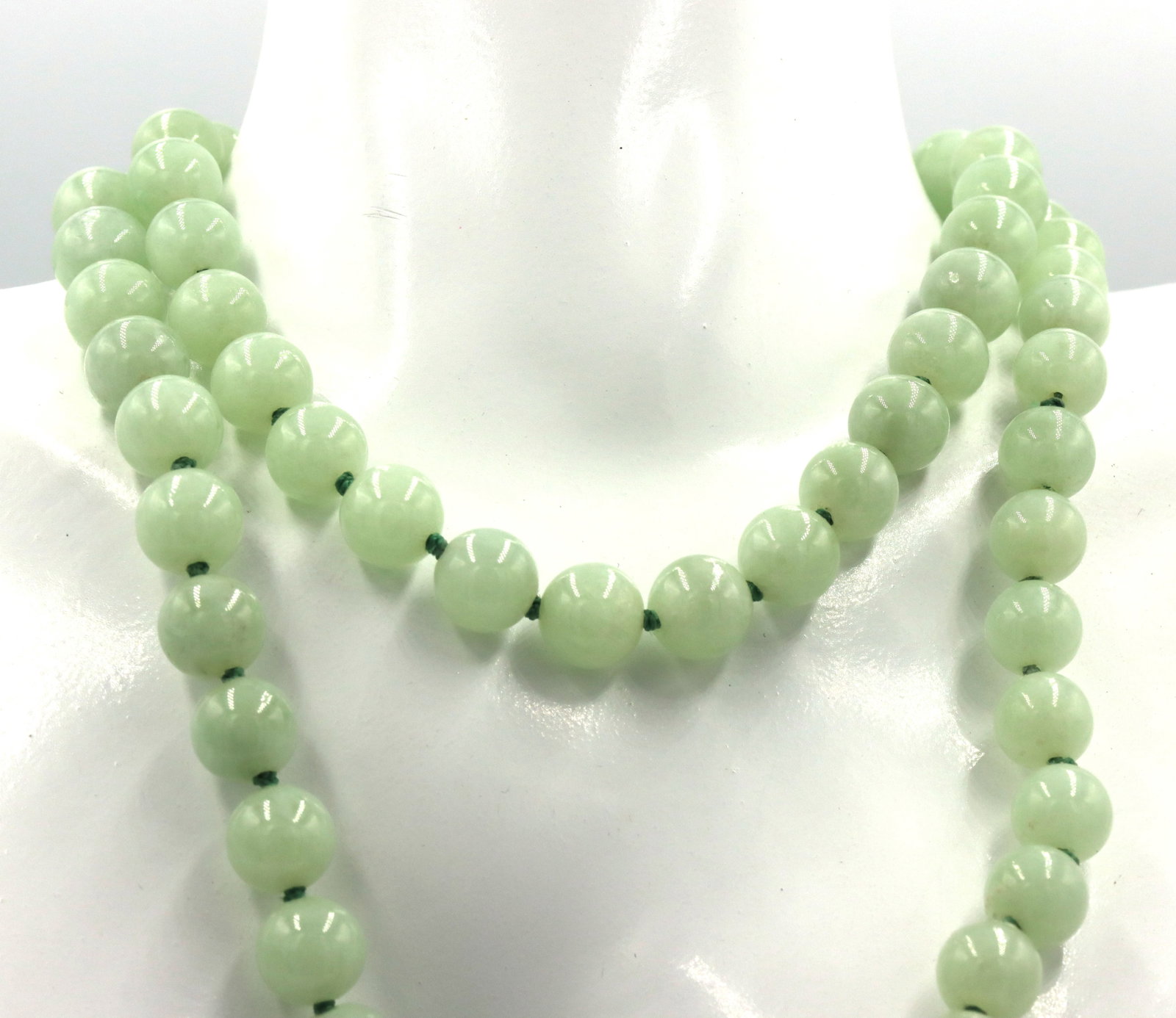 Green Jade beaded necklace - 3