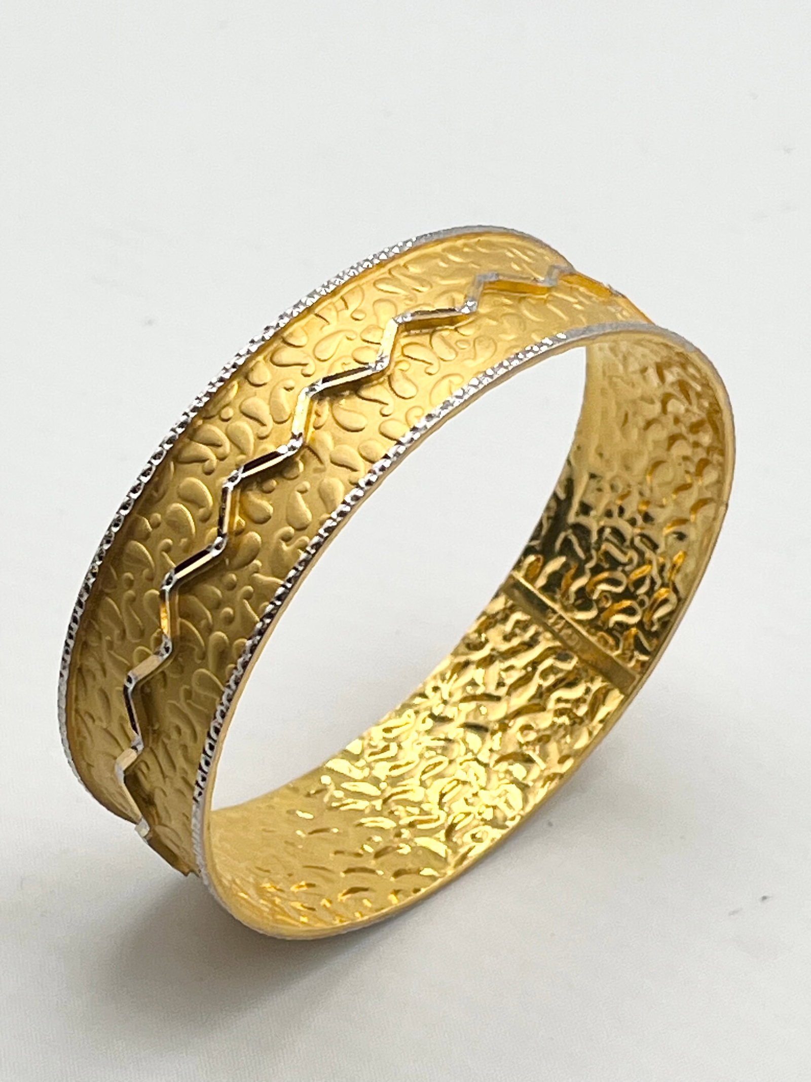 Hand Made 22KT Textured Contrasting White Gold center Chevron Stripe Wide Bangle (1 of 5)